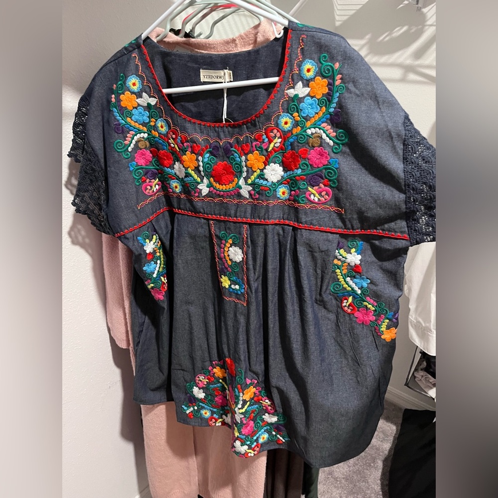 Mexican top. Real embroidery.